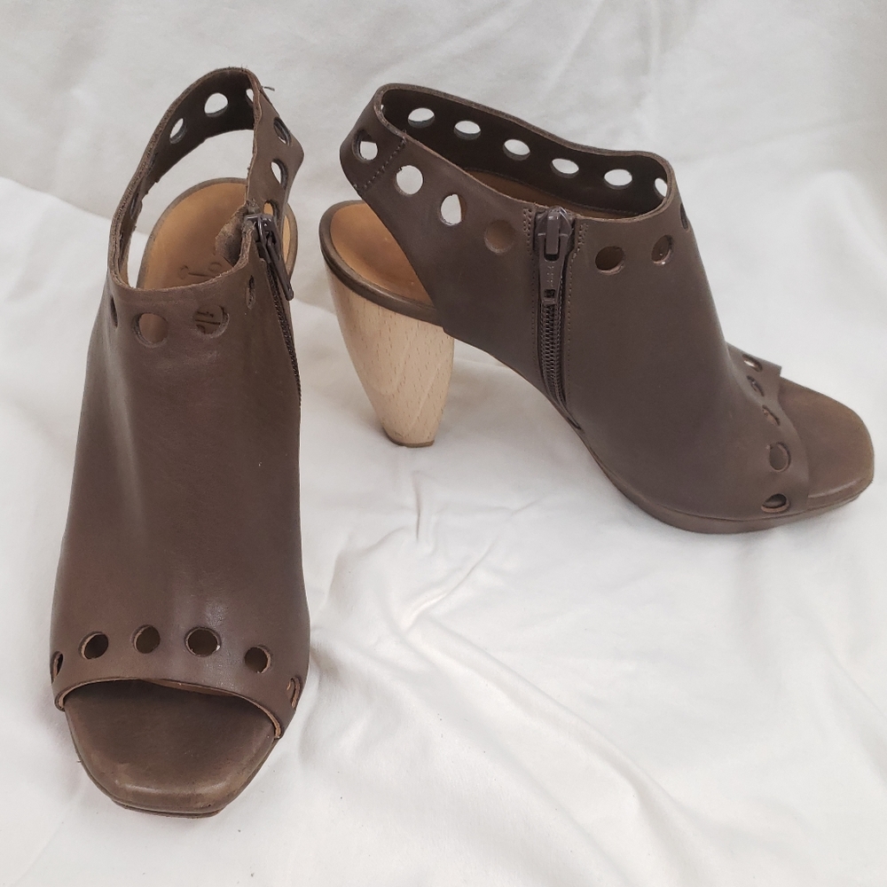 Coclico Open Toe Brown Heels Hole Cut Outs Size 6